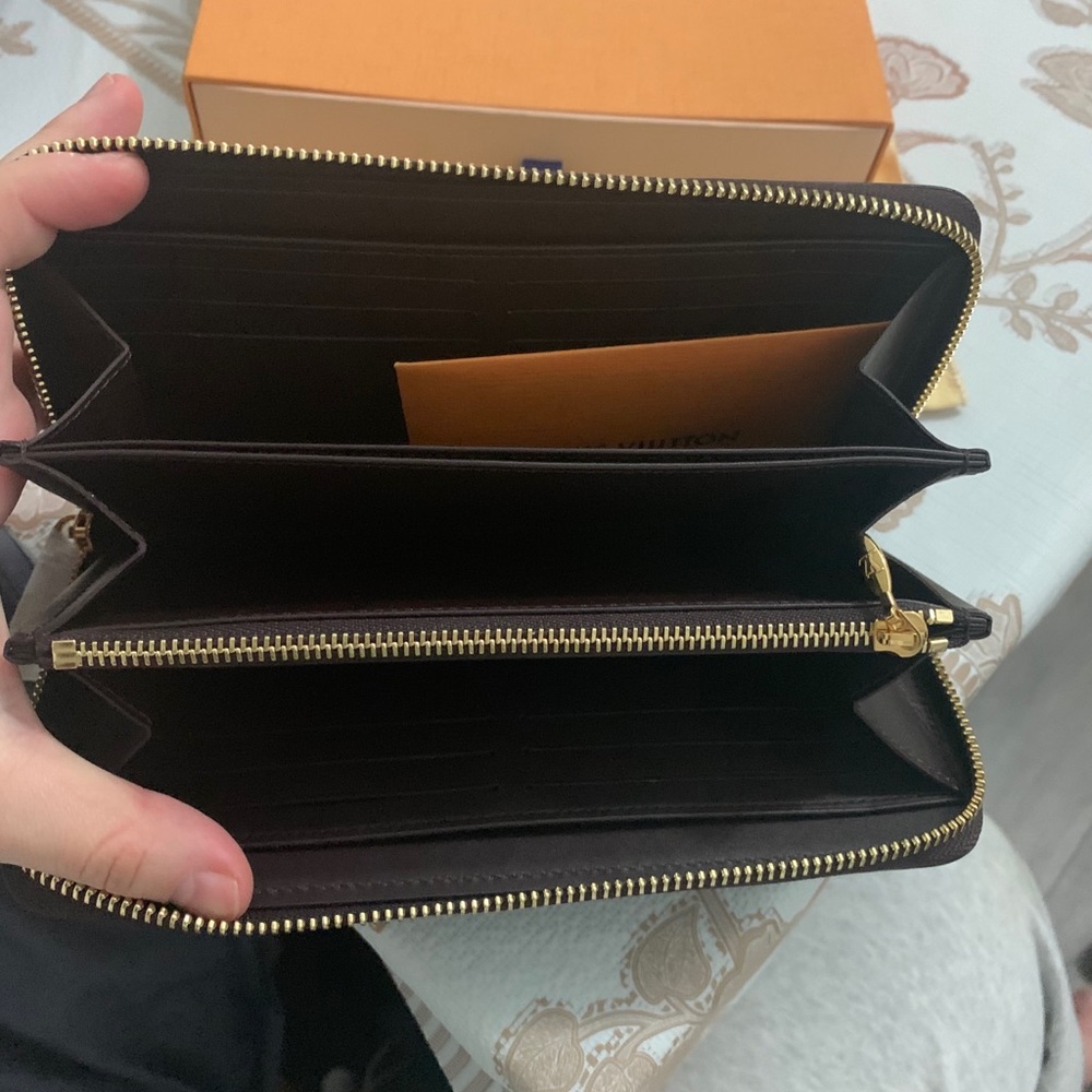 M90416

ZIPPY WALLET